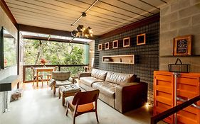 Triplex com Design Industrial em Itaipava | AIR A2